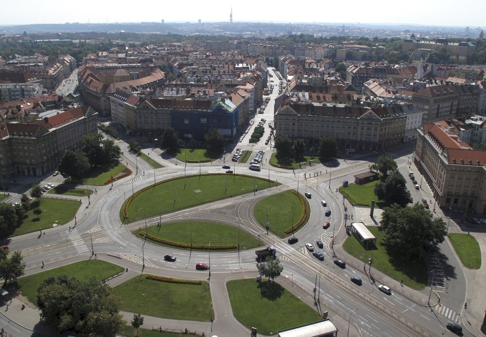 Magistrát hl. m. se opět bude zabývat potenciální výstavbou obchvatu u dejvického Vítězného náměstí. (ilustrační foto)