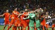 Radost nizozemských fotbalistů po penaltovém rozstřelu s Kostarikou a postupu do semifinále MS.