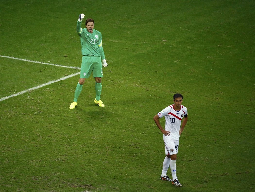 Tim Krul se raduje z chycené penalty, Kostarice zneškodnil celkem dvě a pokaždé vystihl směr střely.