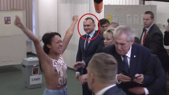 Vladimír Kruliš se baví nahou aktivistkou útočící na prezidenta Zemana