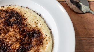 Krupicová kaše s rybníkem másla i buřt z ohně: Co je to comfort food a proč na něj nedáme dopustit Krupicová kaše s rybníkem másla i buřt z ohně: Co je to comfort food a proč na něj nedáme dopustit