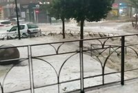 Bouře s krupobitím vyděsila Španělsko. Pod vodou je i metropole Madrid