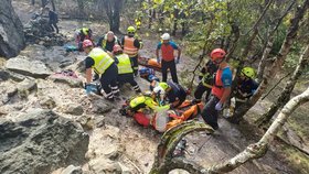 Záchrana zraněné turistky v Krušných horách