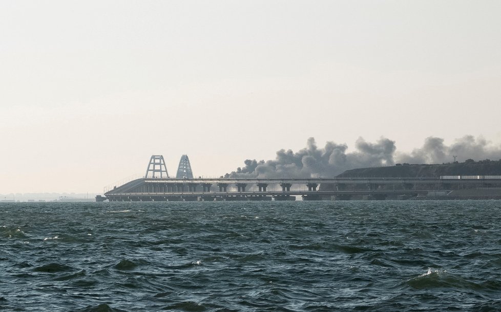 Požár a zřícení Krymského/Kerčského mostu (8. 10. 2022).