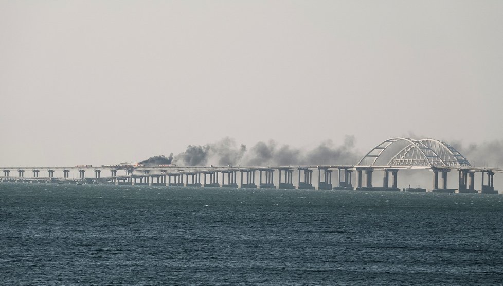 Požár a zřícení Krymského/Kerčského mostu (8. 10. 2022)