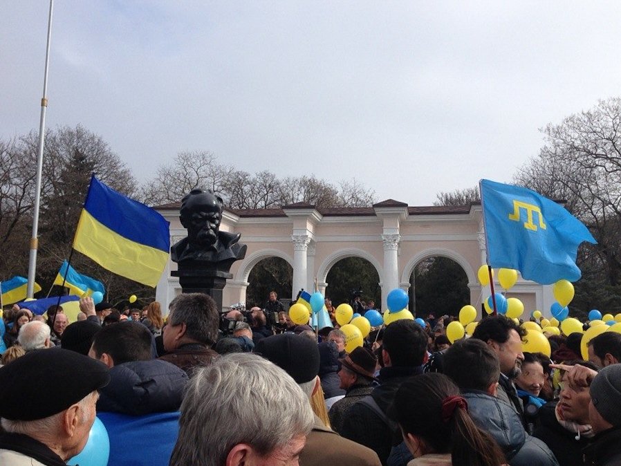 Demonstrace za Ukrajinu v Simferopolu po ruské intervenci (březen 2014).