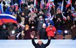 Vladimir Putin na stadioně slaví 8 let anexe Krymu.