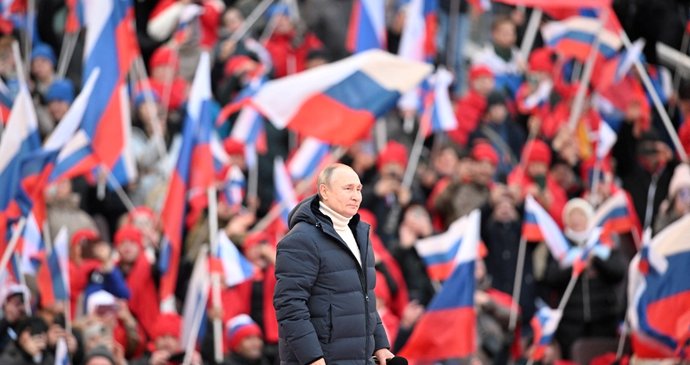 Putin před 80 tisíci stoupenci oslavoval anexi Krymu.