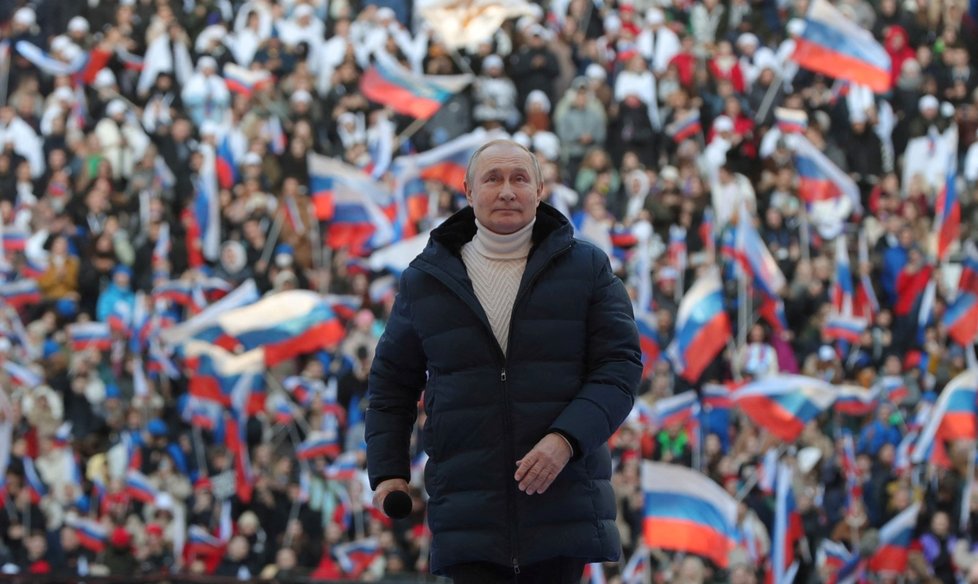 Putin před 80 tisíci stoupenci oslavoval anexi Krymu.