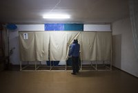 Na Krymu začalo referendum o přičlenění k Rusku: Západ chce hlasování zastavit