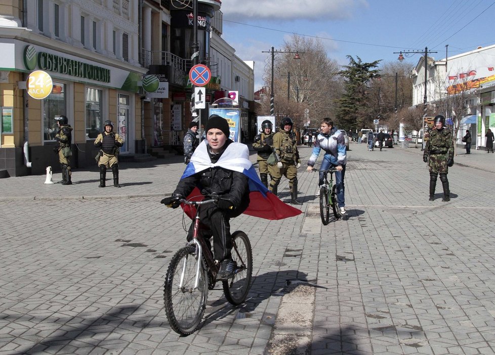 Do ulic krymského Simferopolu také dorazilo jaro. A Rusové