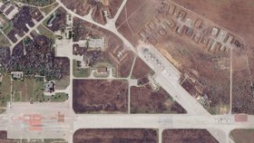 Satelitní snímky ruské základny na Krymu ukazují rozsáhlé škody.