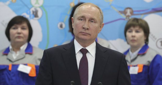 Putin k výročí anexe Krymu spustil dvě elektrárny. Spojuje je skandál s turbínami