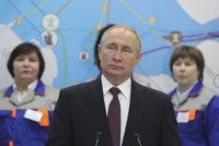 Putin k výročí anexe Krymu spustil dvě elektrárny. Spojuje je skandál s turbínami