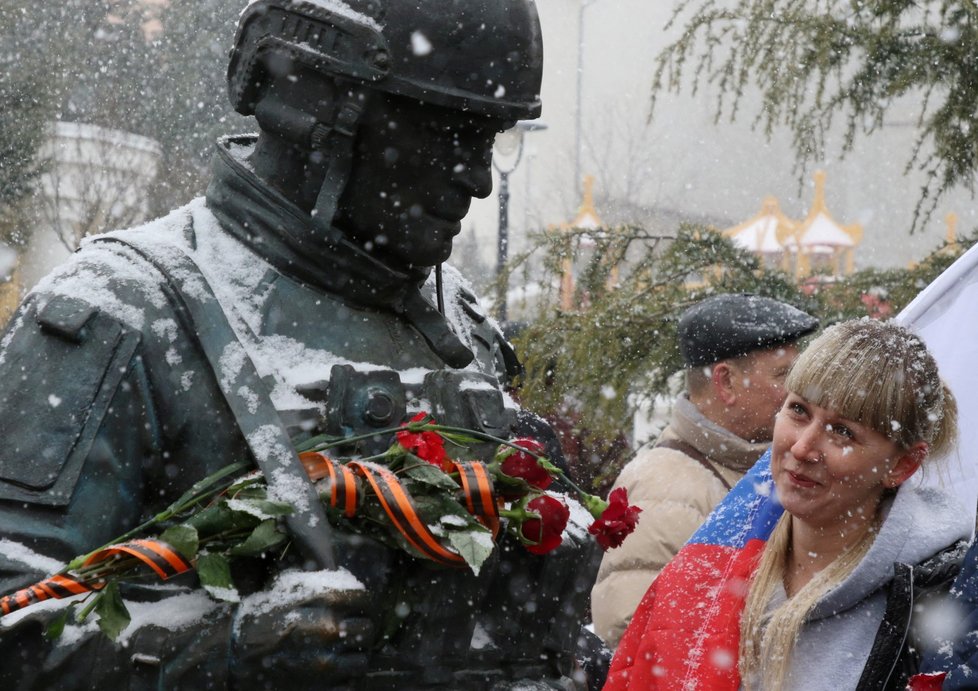 Výročí anexe Krymu si připomínají i Rusové v tamním Simferopolu.