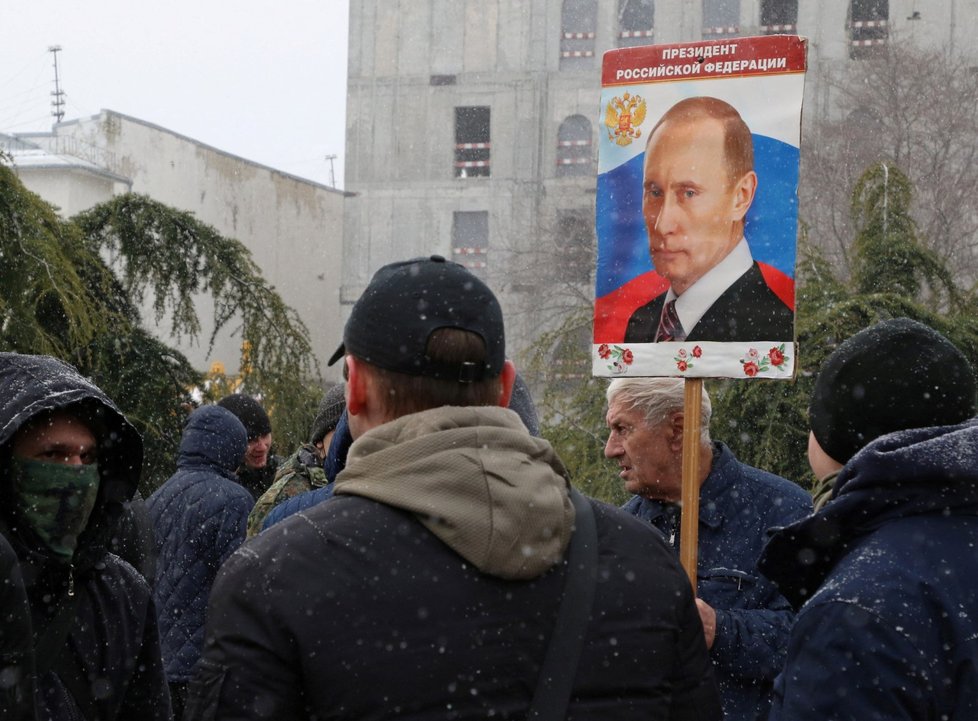 Výročí anexe Krymu si připomínají i Rusové v tamním Simferopolu.