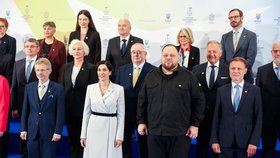Summit Krymské platformy: V popředí Markéta Pekarová Adamová, Ruslan Stefančuk a Miloš Vystrčil (24. 10. 2023).