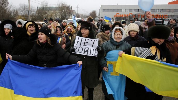 Krymští Tataři demonstrují v Simferopolu proti připojení Krymu k Rusku