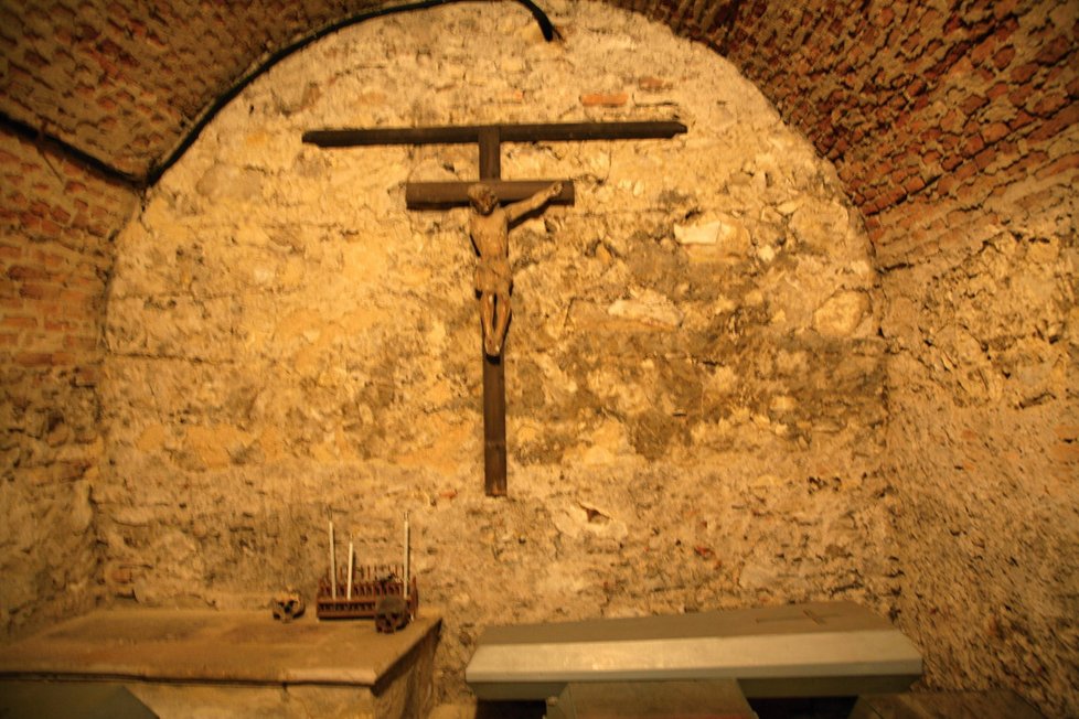 Krypta kostela sloužila jako pohřebiště.