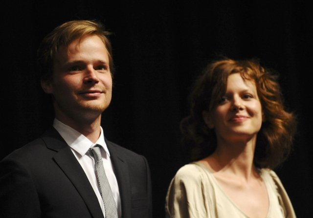 Herec Kryštof Hádek a herečka Karolina Gruszka uvedli 5. července na 45. ročníku Mezinárodního filmového festivalu Karlovy Vary film 3 sezóny v pekle.