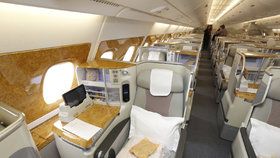 Airbus A380: V business class jsou pohodlné sedačky se spoustou místa, které ocení převážně vysocí lidé.