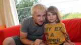 Zpěvák Kryštof Michal ze Support Lesbiens: Tohle je jeho roztomilá dcera Elsa (2)!