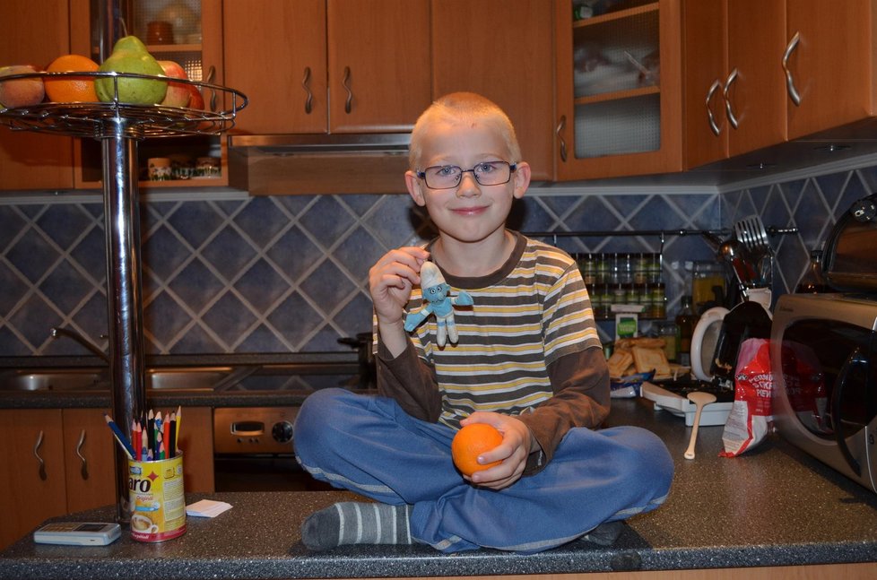 Kryštof Vaněk (7) je nadaný fotograf. K jeho miláčkům patří Šmoula. Vozí ho všude s sebou