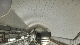 Bezpečnostní kryty v podzemí pražského metra