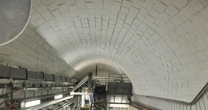 Bezpečnostní kryty v podzemí pražského metra