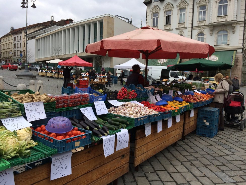 Na brněnském Zelném trhu bude letos prodávat 32 zelinářů a zemědělců, 19 obchodníků  a zhruba osm desítek dalších prodejců.