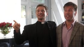 Polský katolický kněz Krzysztof Charamsa přiznal, že je homosexuál. Na snímku s partnerem Eduardem.