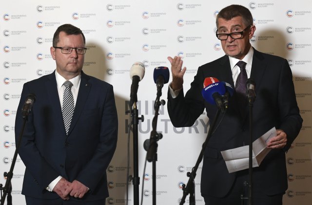 Premiér Andrej Babiš uvedl 27. června 2018 v Praze do úřadu nového ministra kultury Antonína Staňka.