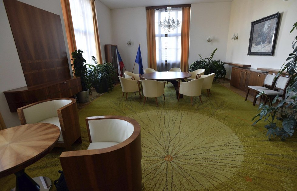 Kryt komunistických funkcionářů nebo prostory, kde býval byt někdejšího prezidenta Gustáva Husáka.