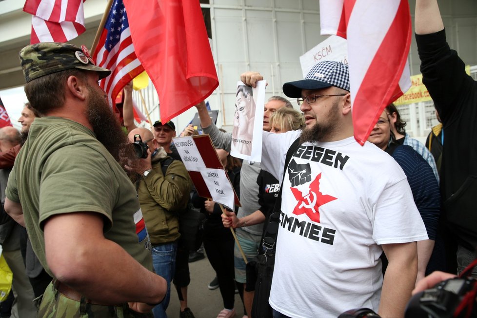 Komunistické oslavy 1. máje v Praze si nenechali ujít příznivci i odpůrci strany