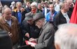 Milouš Jakeš nechyběl na náměstí Jiřího z Poděbrad, kde komunisté slavili svátek práce (1.5.2019) Milouš Jakeš nechyběl na náměstí Jiřího z Poděbrad, kde komunisté slavili svátek práce (1.5.2019)