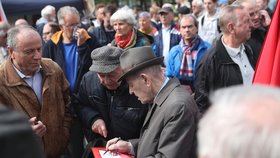 Milouš Jakeš nechyběl na náměstí Jiřího z Poděbrad, kde komunisté slavili Svátek práce (1.5.2019)