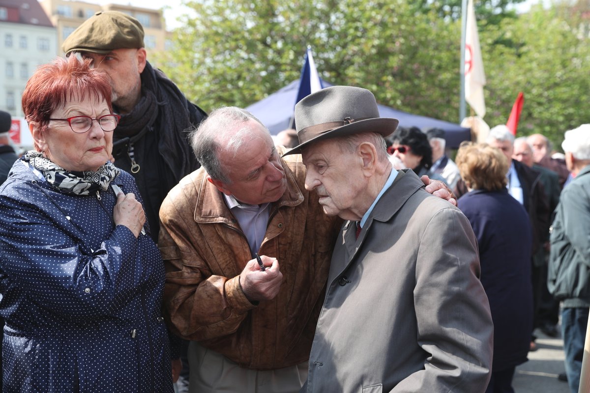 Milouš Jakeš nechyběl na náměstí Jiřího z Poděbrad, kde komunisté slavili svátek práce (1.5.2019)