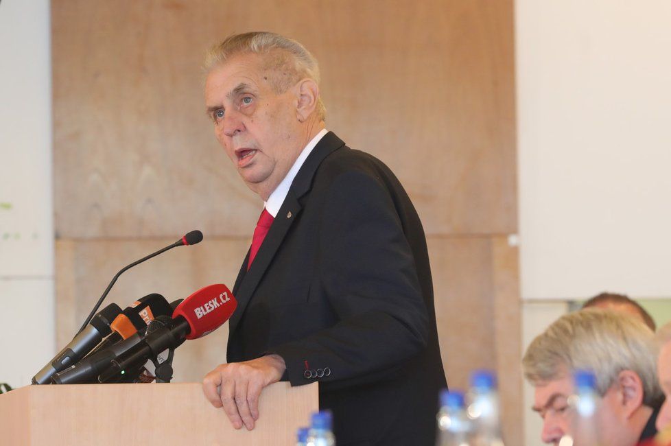 Miloš Zeman na sjezdu KSČM v Nymburku (21. 4. 2018)