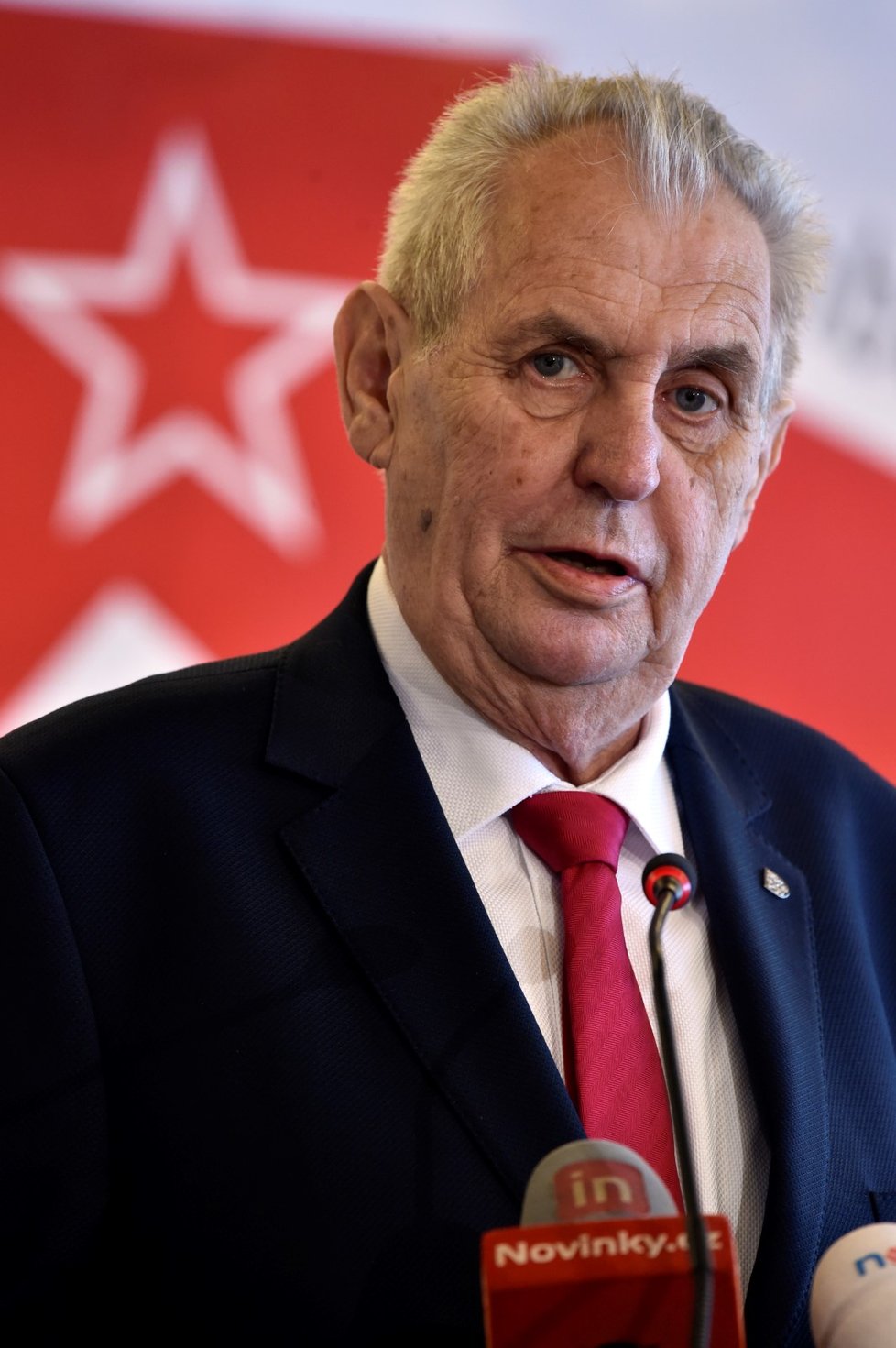 Sázkaři předpokládají, že Miloš Zeman bude prezidentem i na konci příštího roku