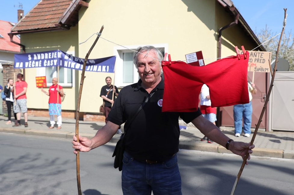 Protest proti sjezdu KSČM a prezidentovi Zemanovi v Nymburku (21. 4. 2018)