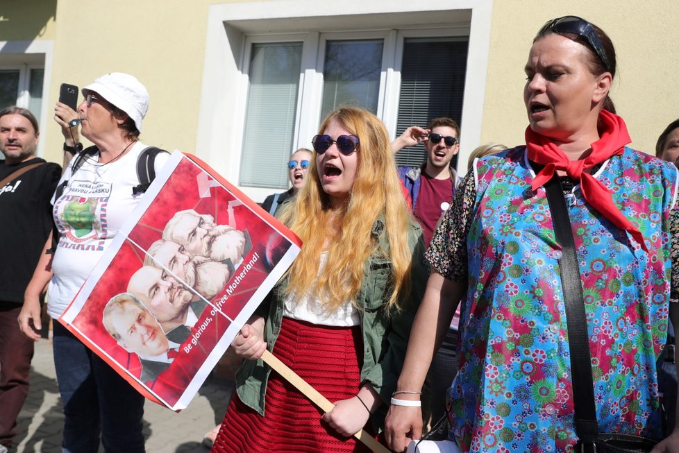 Protest proti sjezdu KSČM a prezidentovi Zemanovi v Nymburku (21.4.2018)