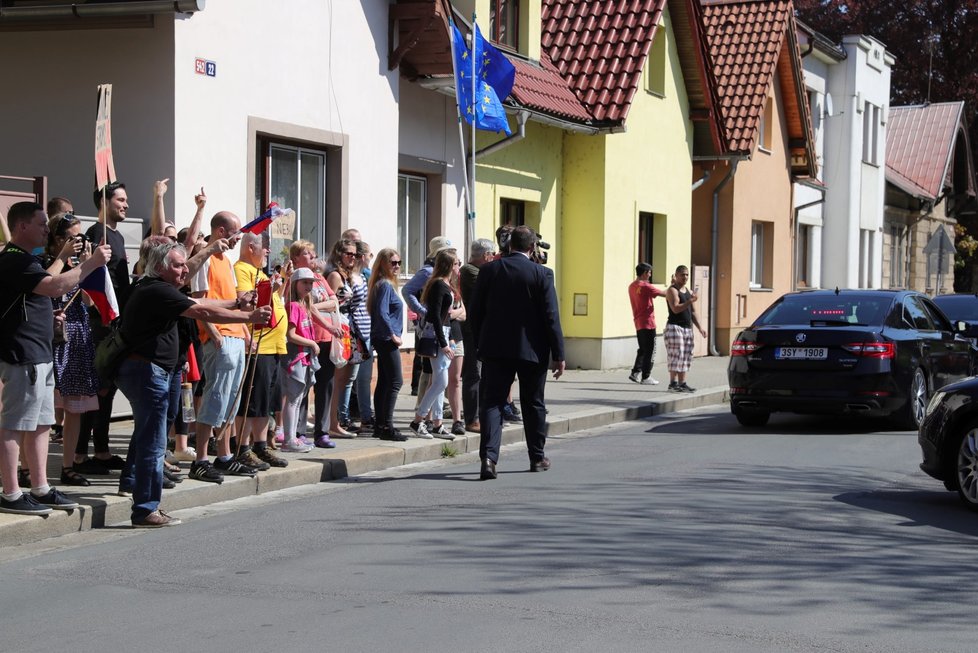 Protest proti sjezdu KSČM a prezidentovi Zemanovi v Nymburku (21.4.2018)