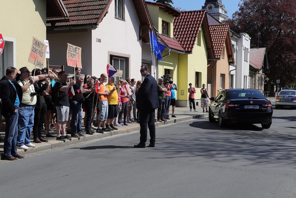 Protest proti sjezdu KSČM a prezidentovi Zemanovi v Nymburku (21.4.2018)