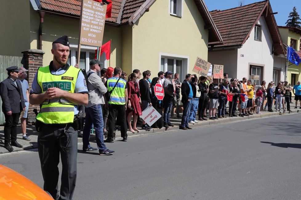 Protest proti sjezdu KSČM a prezidentovi Zemanovi v Nymburku (21.4.2018)