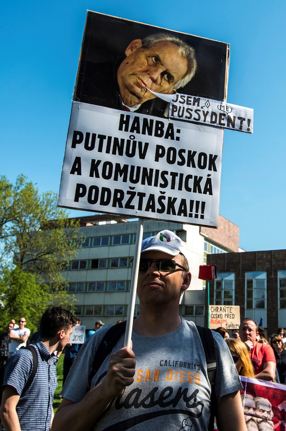 Protest proti sjezdu KSČM a prezidentovi Zemanovi v Nymburku (21. 4. 2018)