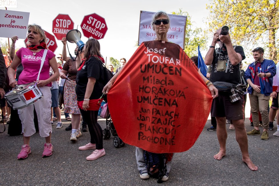 Protest proti sjezdu KSČM a prezidentovi Zemanovi v Nymburku (21.4.2018)