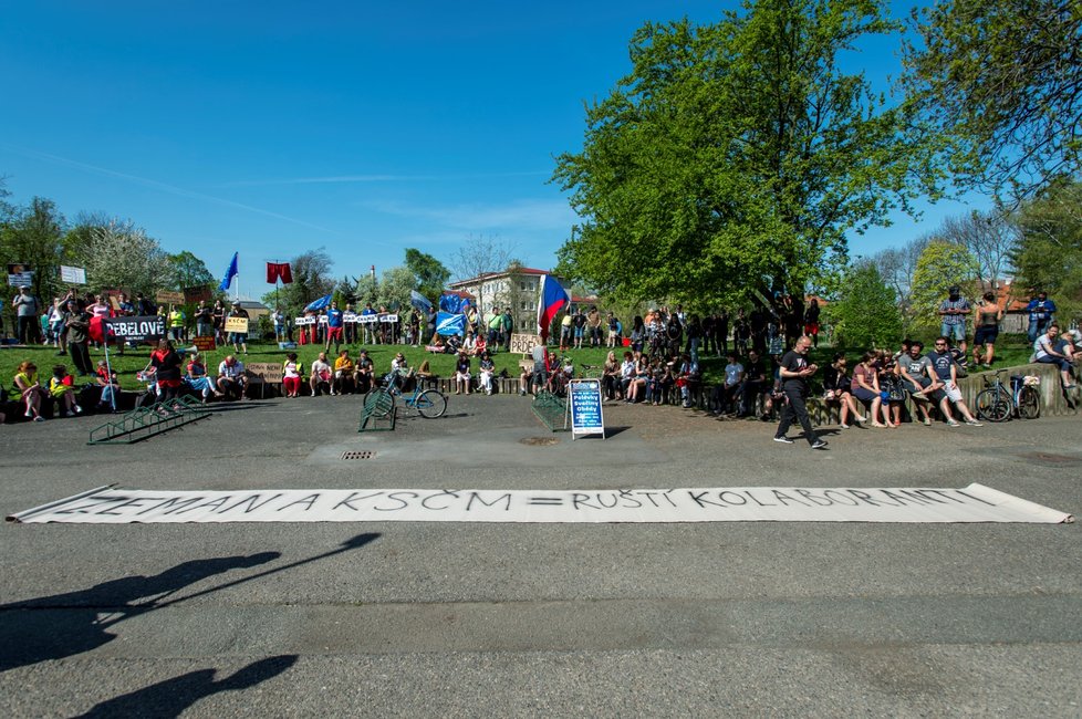 Protest proti sjezdu KSČM a prezidentovi Zemanovi v Nymburku (21.4.2018)