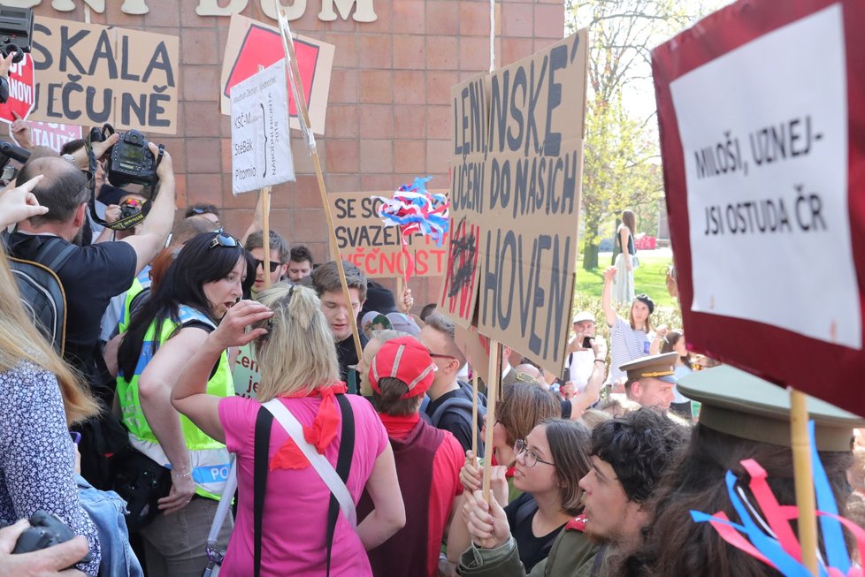 Protest proti sjezdu KSČM a prezidentu Zemanovi v Nymburku (21. 4. 2018)