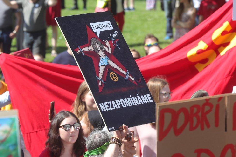 Protest proti sjezdu KSČM a prezidentovi Zemanovi v Nymburku (21. 4. 2018)