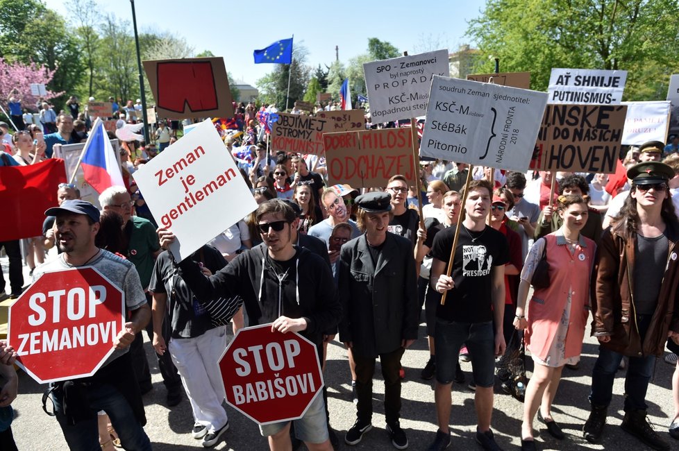 Protest proti sjezdu KSČM a prezidentovi Zemanovi v Nymburku (21.4.2018)